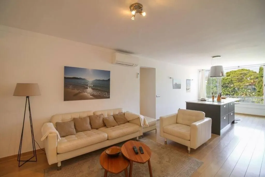 Bellesguard Penthouse Apartment Pollenca